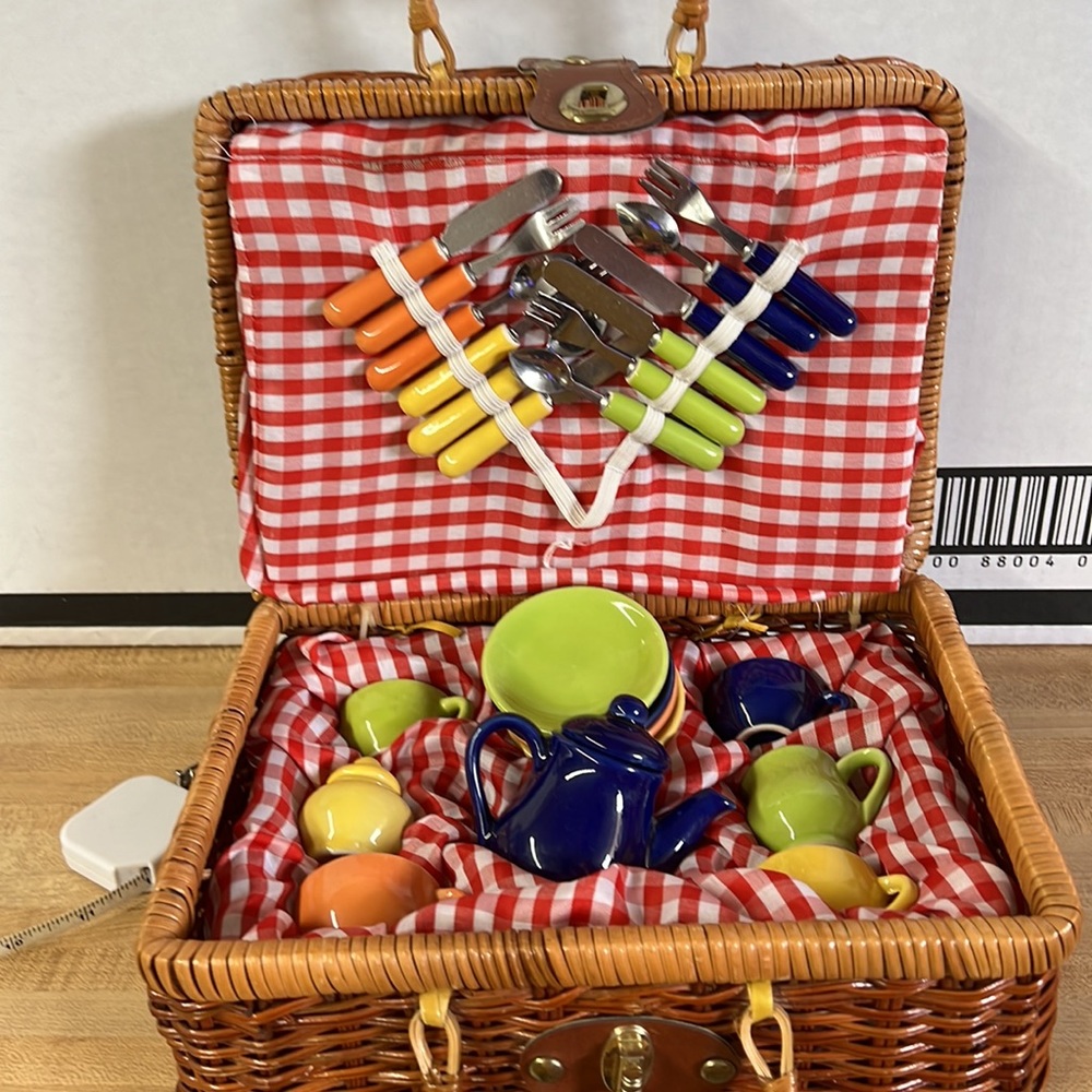 New Vintage Wicker Tea Set Basket